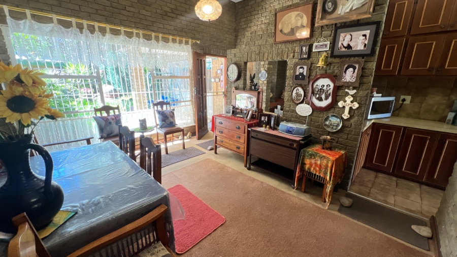 5 Bedroom Property for Sale in Langenhovenpark Free State